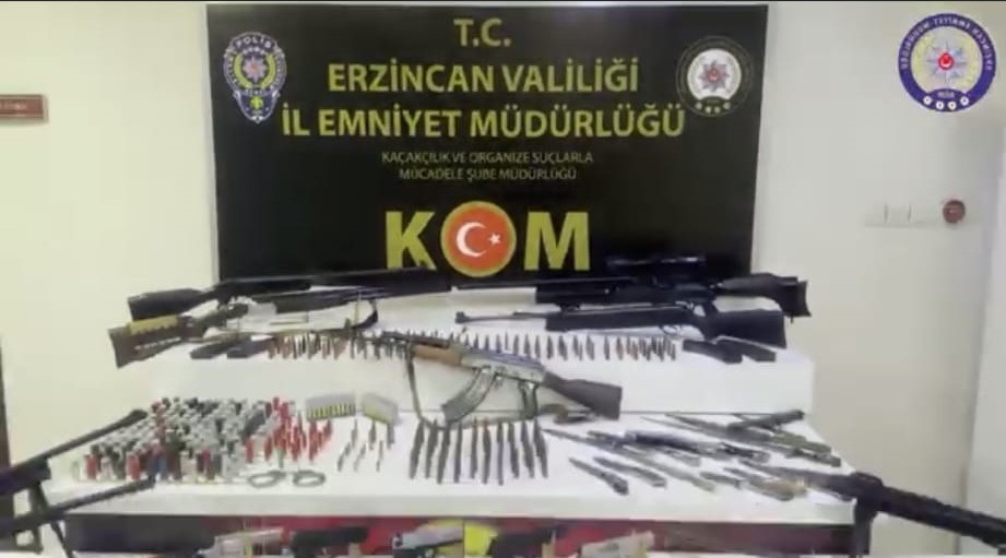 Erzincan Polisi 6136 SKM-TEHDİT suçlarına karışan iki gruba yönelik gerçekleştirdiği