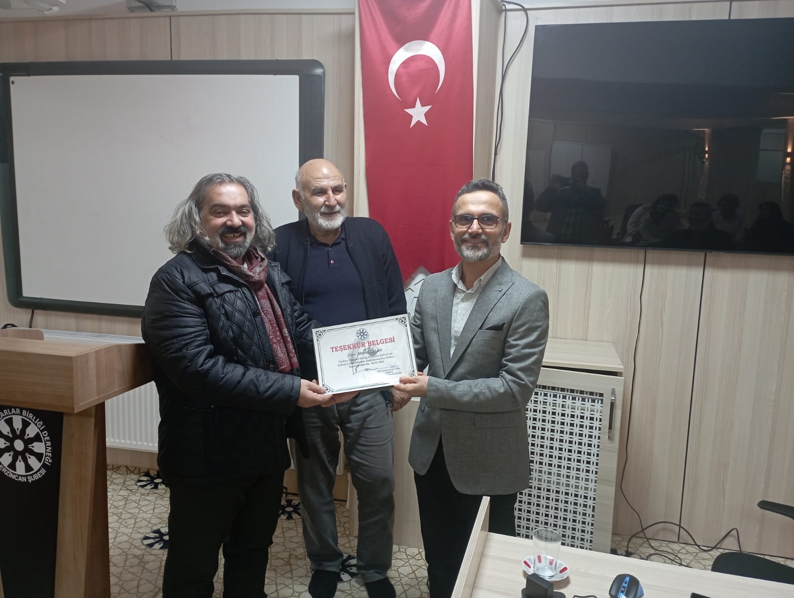 Türkiye Yazarlar Birliği Erzincan Şubesinin haftalık kültürel programları devam ediyor.