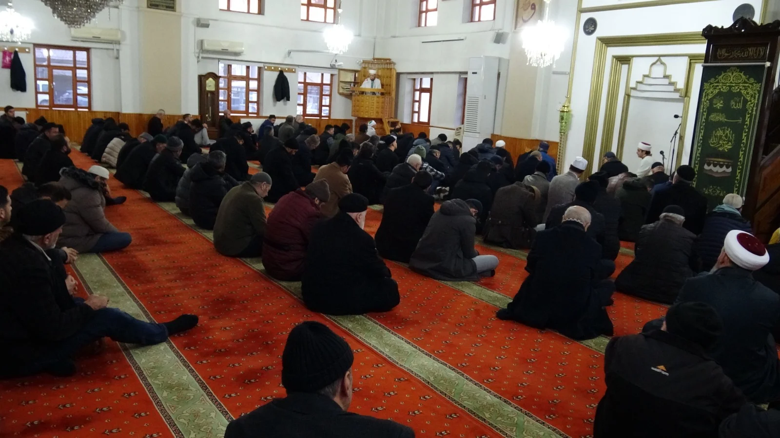 Erzincan’da 2024 yılının ilk sabah namazında Erzincan merkezinde “Şehitlerimize rahmet,