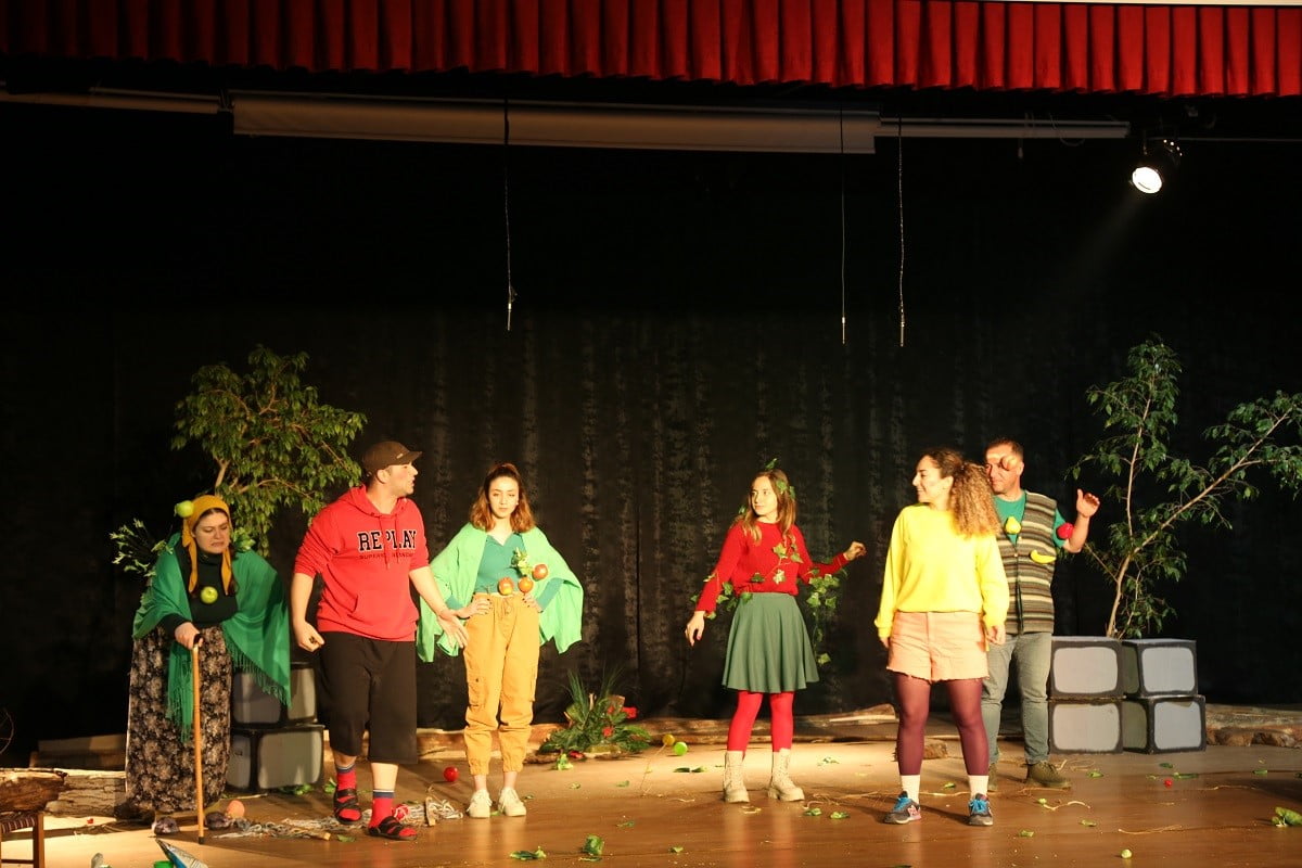 Erzincan, 2024 yılının ilk tiyatro perdesini çocuklar için açtı