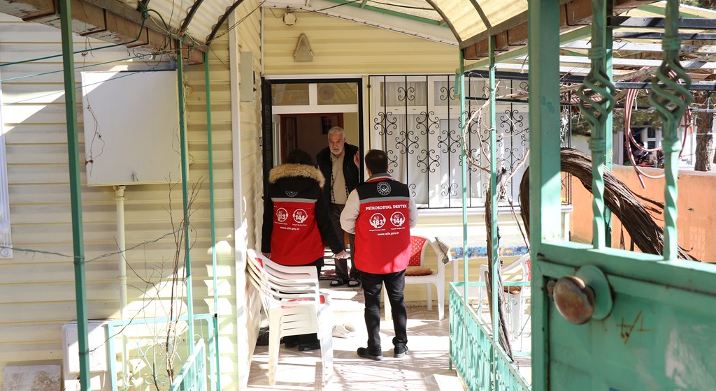 Erzincan’da  yürütülen Hızır Erzincan  Projesi kapsamında vatandaşlar hanelerinde