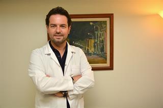 Kaşkaloğlu Göz Hastanesi hekimlerinden Op. Dr. Sedat Selim, trifokal göz