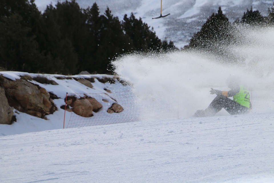 Erzincan Ergan Dağı Kayak Merkezi’nde düzenlenen 11-15+ yaş Snowboard Türkiye