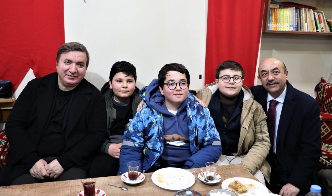 Akşam gezilerini aralıksız sürdüren Erzincan Valisi Hamza Aydoğdu, Fatih Sultan