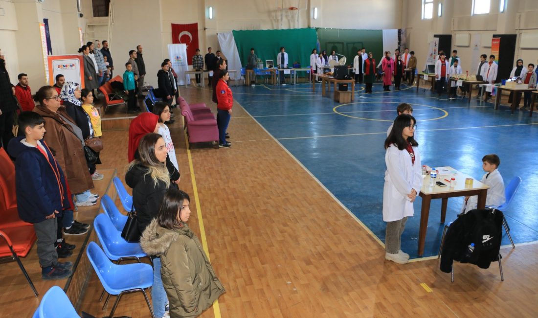 Erzincan’da Gençlik Merkezi bünyesinde kurulan Denayap atölyelerinde ortaokul ve lise