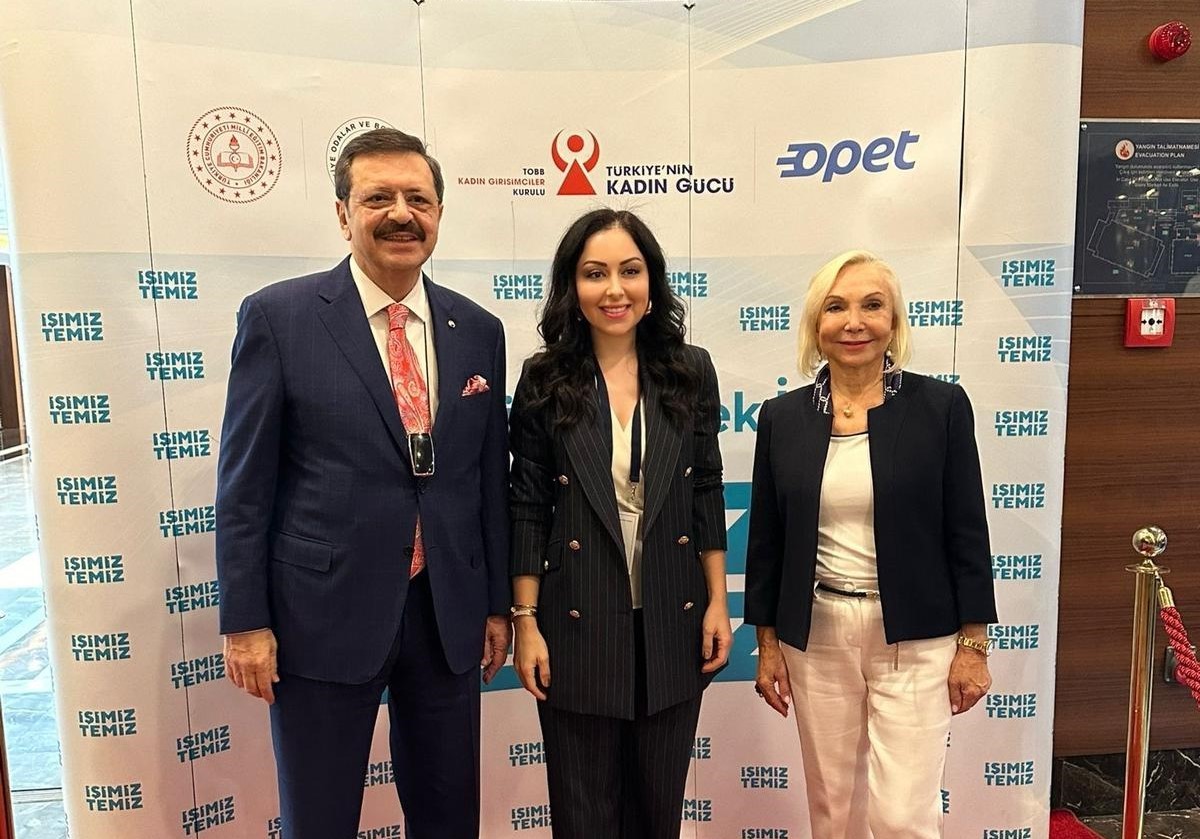 Erzincan Kadın Girişimciler Kurulu Başkanı Rüveyda Tanoğlu, Antalya'da düzenlenen TOBB