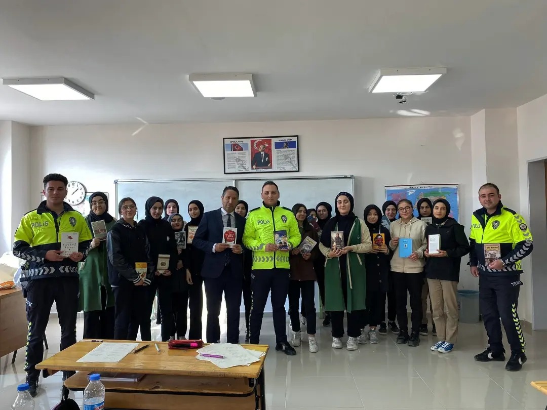  Erzincan Refahiye Bölge Trafik Denetleme İstasyon Amirliğince Refahiye’de ortaöğretim