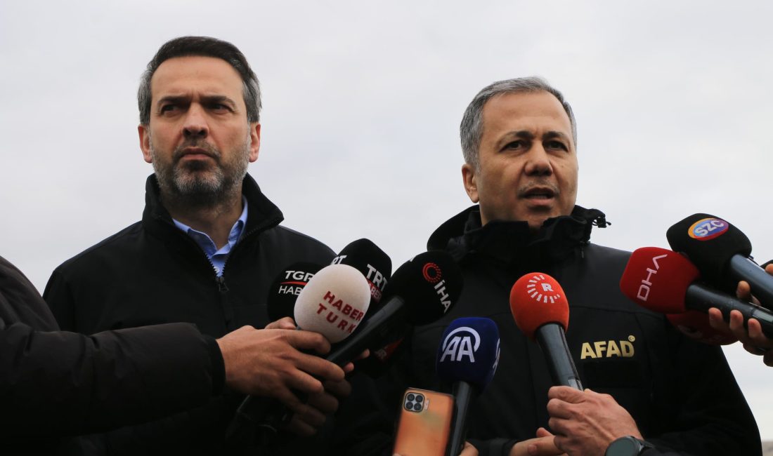 İçişleri bakanı Ali Yerlikaya ile Enerji ve Tabii kaynaklar bakanı