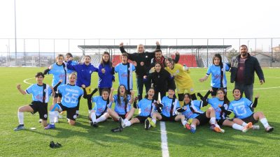 
TFF kadınlar 2. Liginde mücadele eden Erzincan Gençlergücü spor sahasında