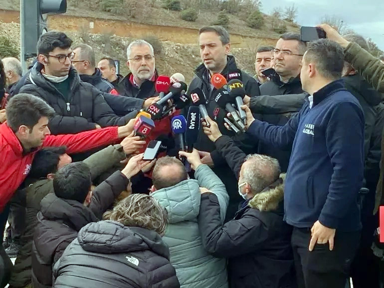 Erzincan’da meydana gelen toprak kayması ve 9 kişinini göçük altında