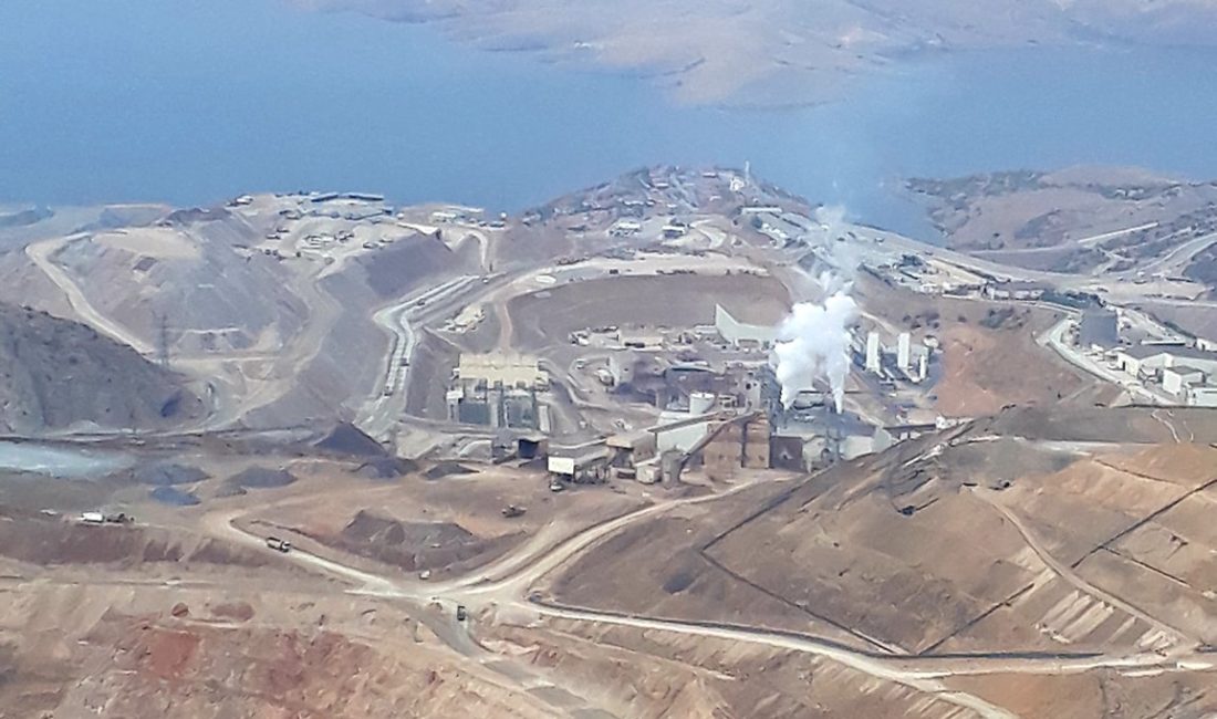 Toprak altında kalan 9 işçi için 4 gündür gece gündüz