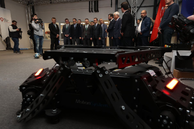 Sanayi ve Teknoloji Bakanı Mehmet Fatih Kacır, Eskişehir Teknik Üniversitesindeki