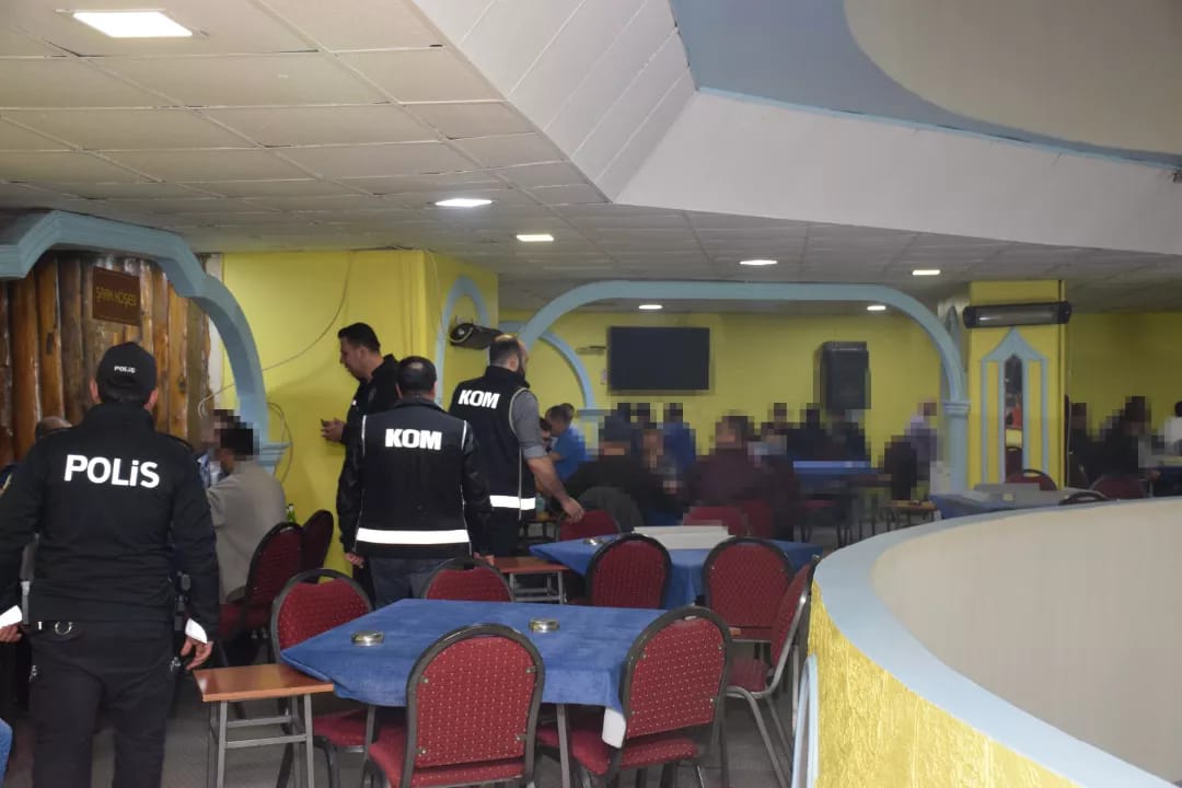 Erzincan’da 32 yıl kesinleşmiş hapis cezası olan 13 aranan şahıs yakalandı