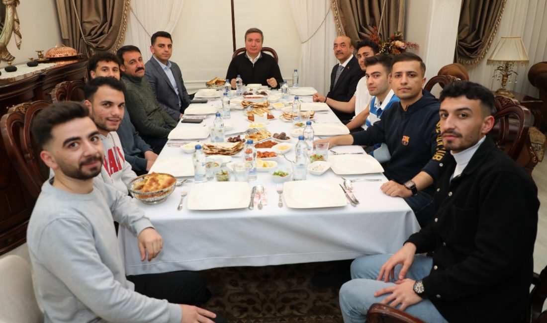 Erzincan Valiliği himayelerinde Ramazan ayı boyunca iftar yemeklerinde Erzincan’da öğrenim