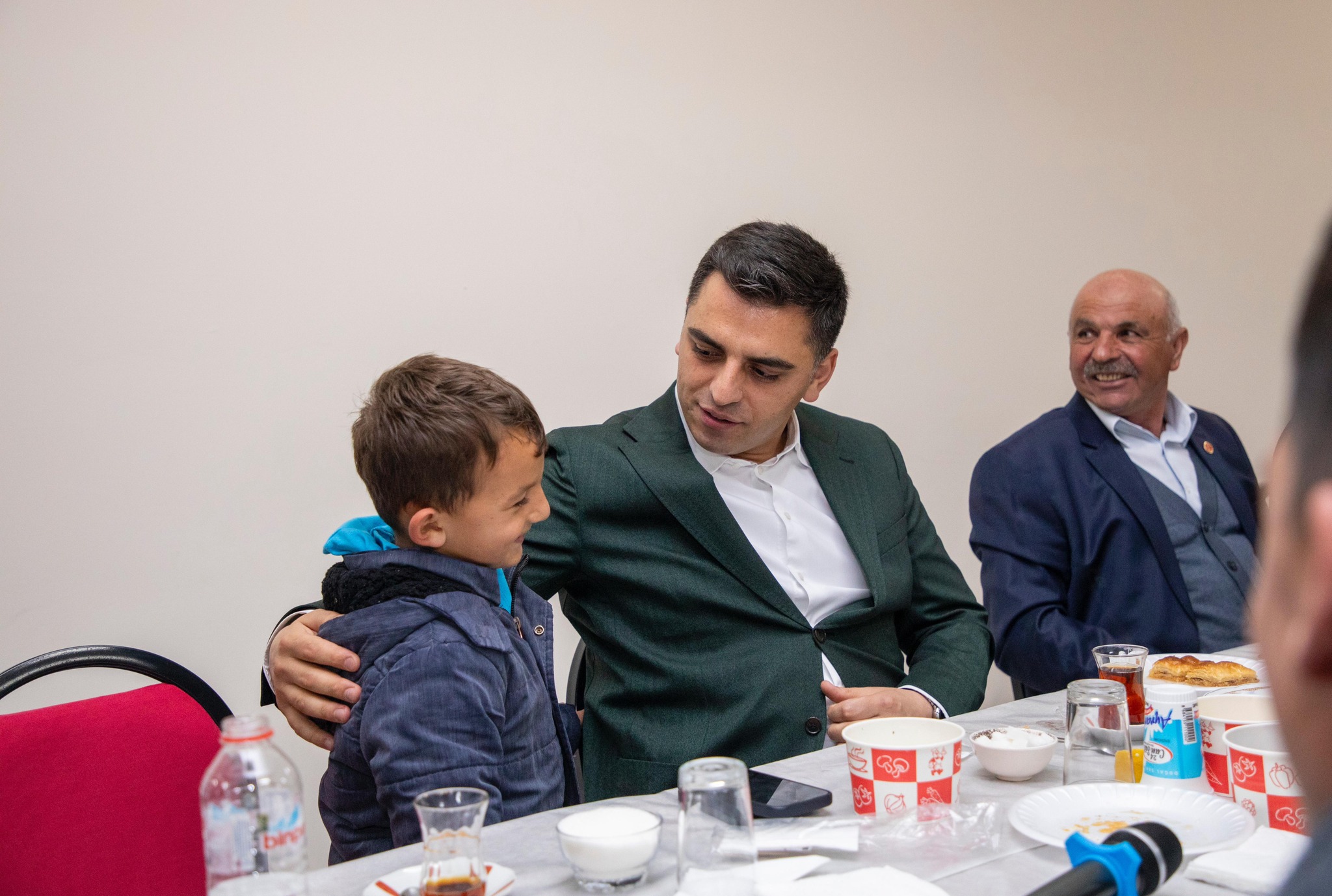Erzincan Valiliğinin himayelerinde kent merkezine bağlı Uluköy köyünde toplu iftar