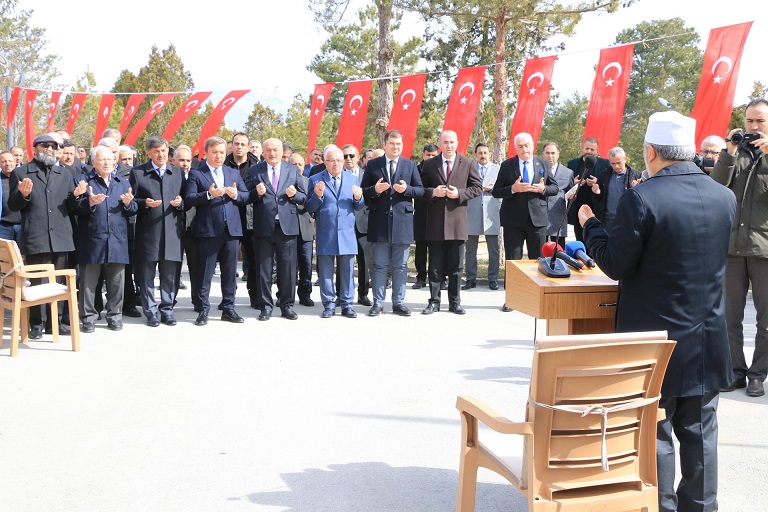 653 kişinin hayatını kaybettiği 1992 Erzincan depreminin şehitleri unutulmadı
