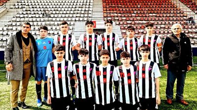 Belediye Stadında oynanan İstanbul Gençlergücü Spor büyük ümitler spor maçı