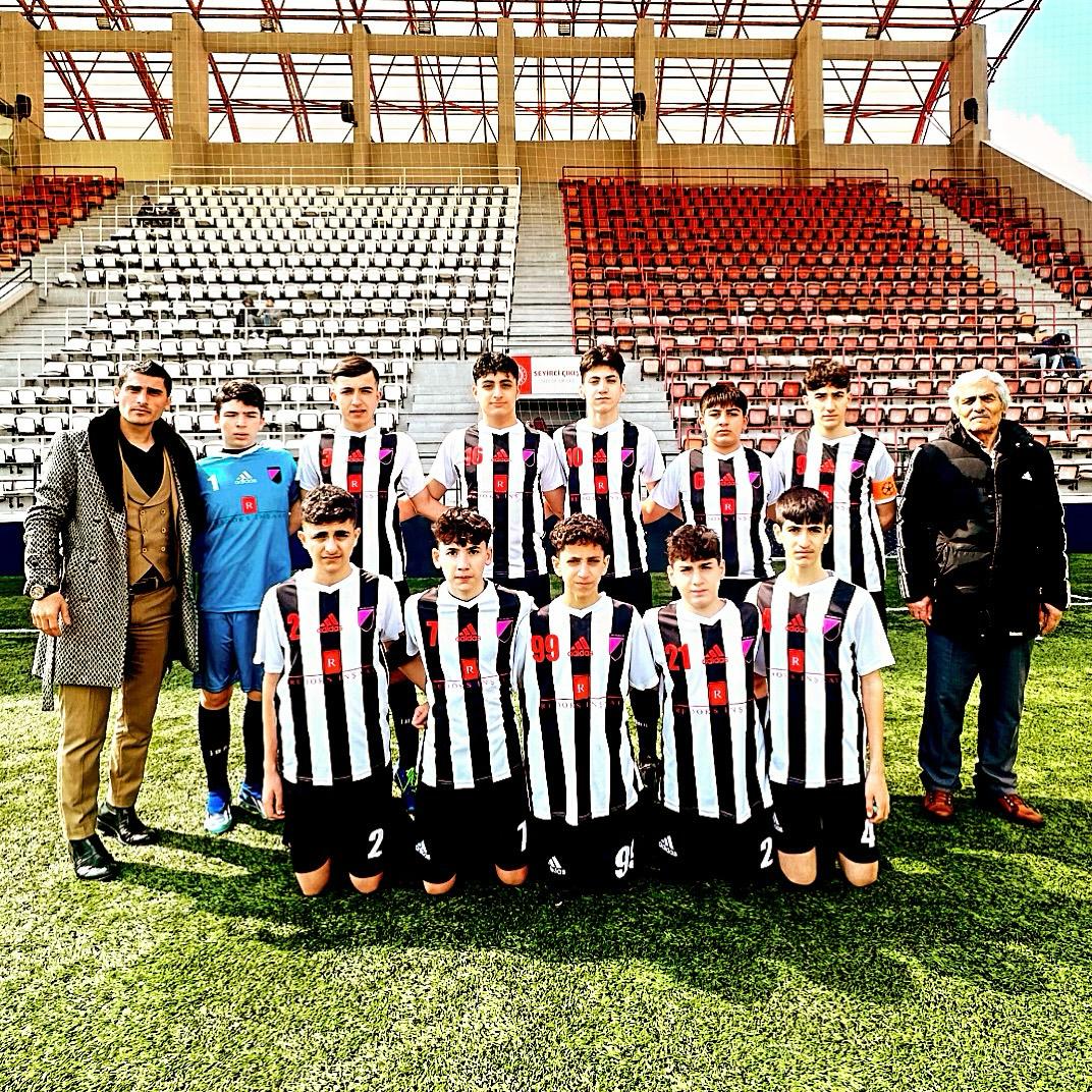 Belediye Stadında oynanan İstanbul Gençlergücü Spor büyük ümitler spor maçı