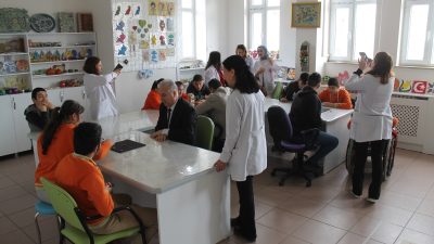 Down sendromlu bireylerin sorunlarına dikkat çekmek ve toplumda farkındalık yaratmak