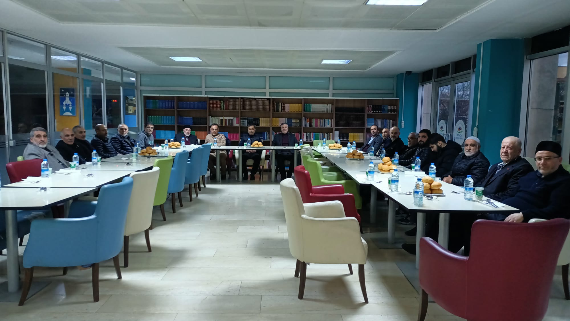 Erzincan İlim Yayma Cemiyeti tarafından verilen iftar yemeği üyelerin yoğun