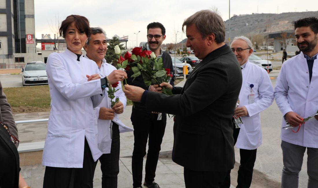 Vali Aydoğdu, 14 Mart tıp Bayramında Hastanede sağlık çalışanlarını ziyaret etti