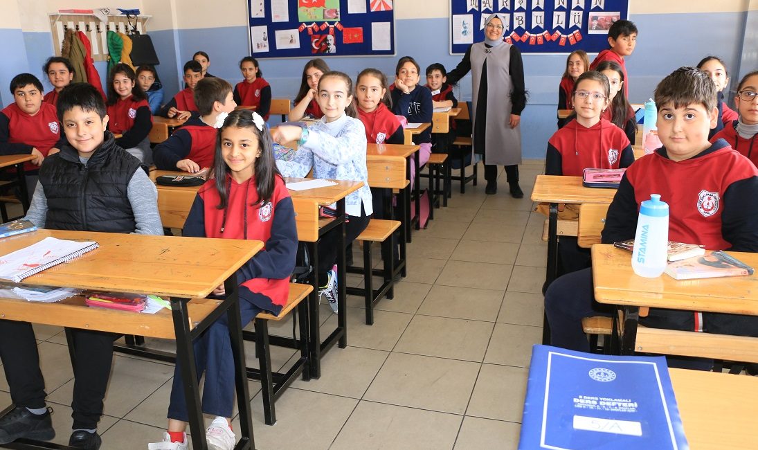 2,5 yaşında geçirdiği ateşli hastalık nedeniyle felç geçiren ve ortopedik