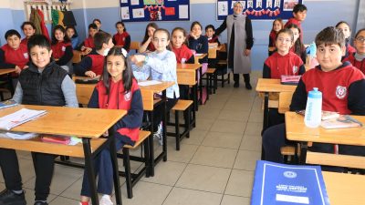 2,5 yaşında geçirdiği ateşli hastalık nedeniyle felç geçiren ve ortopedik