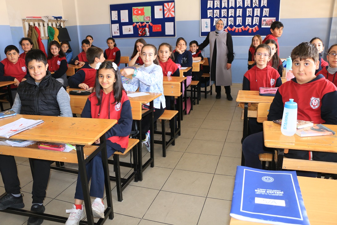 2,5 yaşında geçirdiği ateşli hastalık nedeniyle felç geçiren ve ortopedik