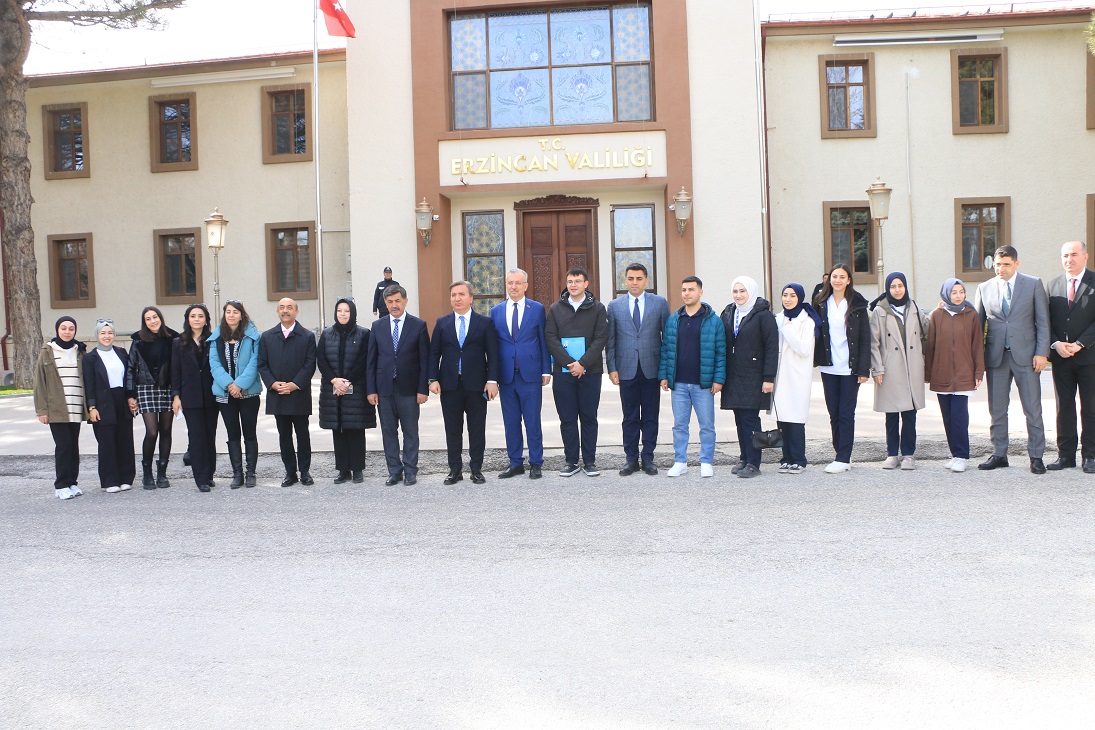 “Topluma Hizmet Uygulaması” dersi kapsamında öğrencilerden Valiliğe ziyaret