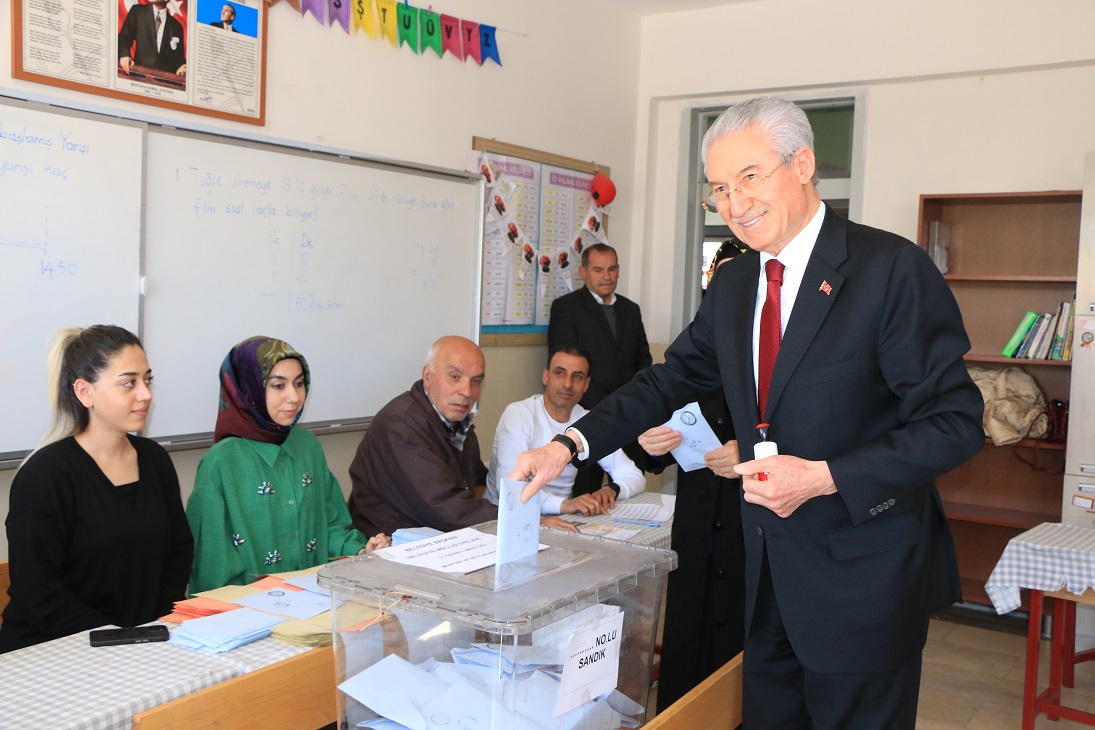 21-23-24 ve 26 dönem Erzincan Milletvekili ve AK Parti Genel