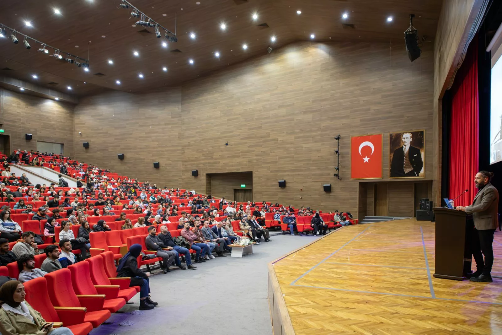 EBYÜ’ de “Yurt Dışı Eğitim ve Girişimcilik” semineri düzenlendi