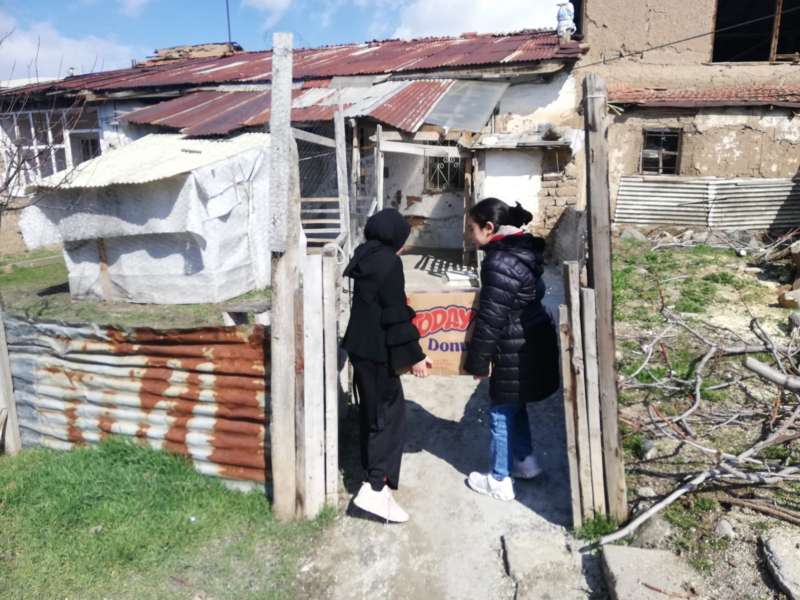 Demirkent TOKİ İlkokulu ve Ortaokulu öğrencileri tarafından hazırlanan Ramazan kolileri