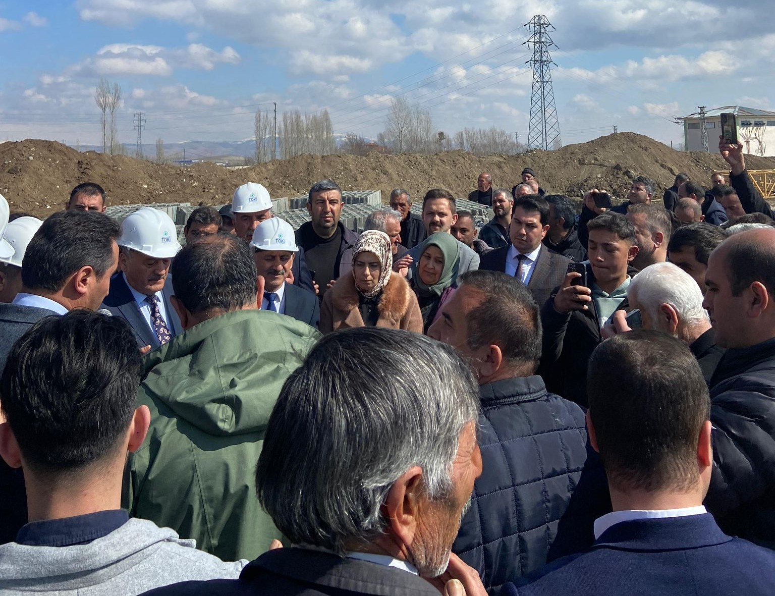 Yoğun bir katılımla gerçekleşen temel atma törenine AK Parti Erzincan