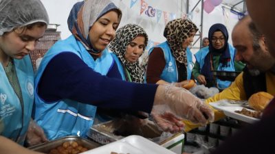 Ramazan ayıyla birlikte yardımlarını ulaştırmaya başlayan Türkiye Diyanet Vakfı (TDV)