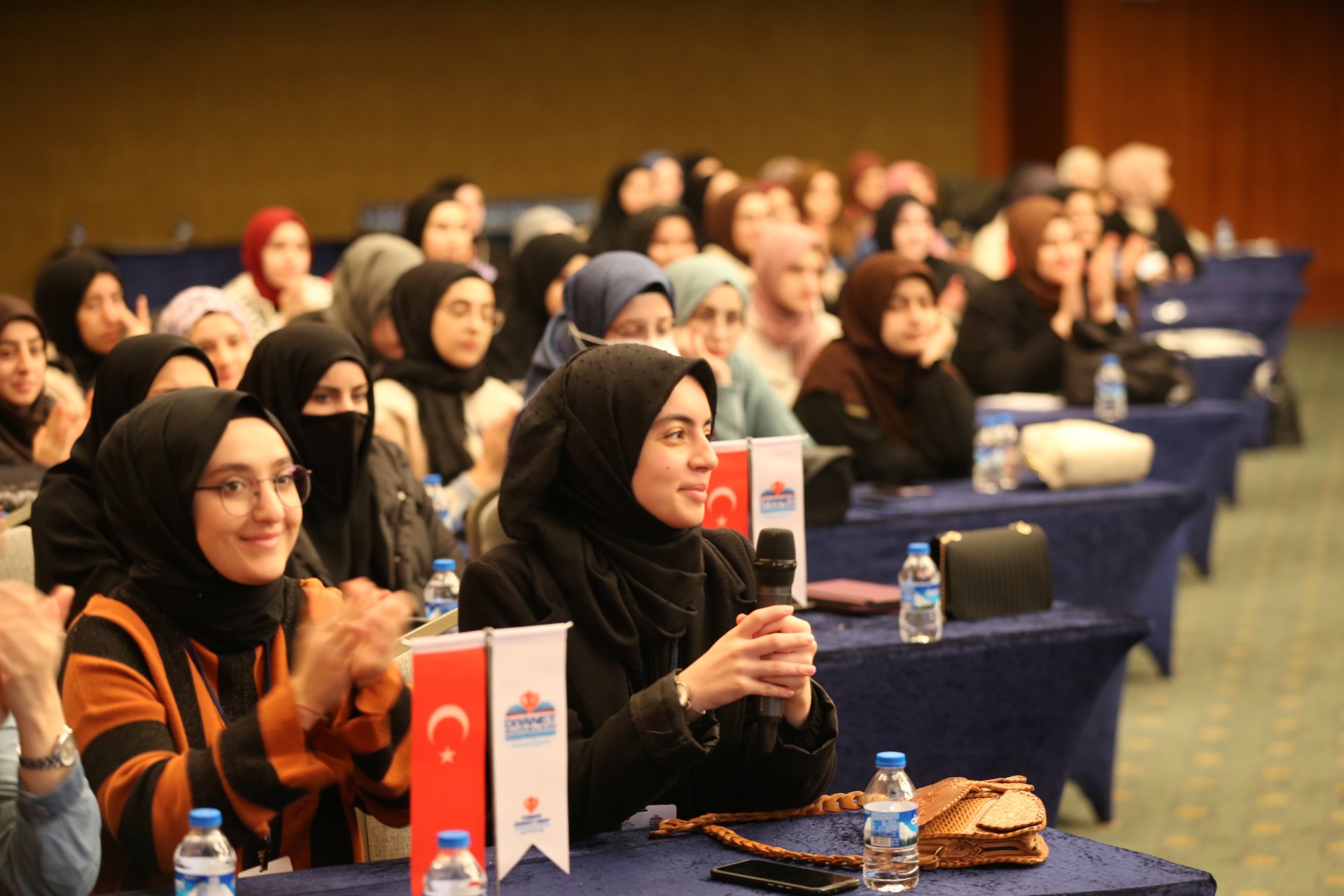 Türkiye'de eğitim almak isteyen uluslararası öğrencilerin yararlandığı "Diyanet Bursları" başvuruları