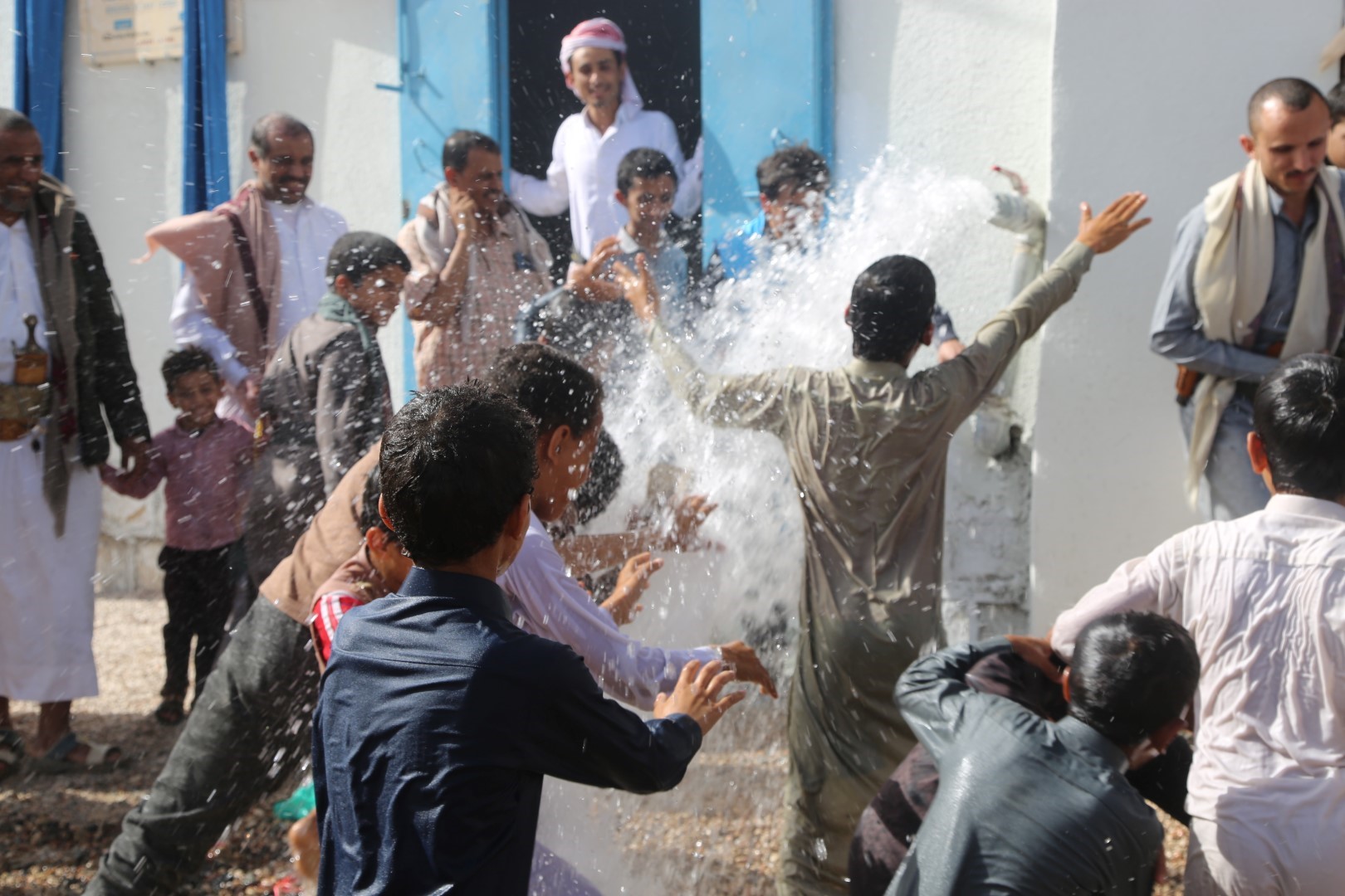 TDV’nin Yemen’de açtığı su kuyusu ve vakıf çeşmesinden 34 bin kişi istifade edecek