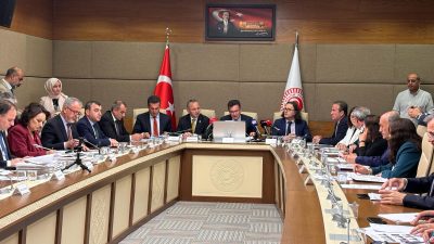 Erzincan İliç maden faciasını araştırma komisyonun da bir konuşma yapan