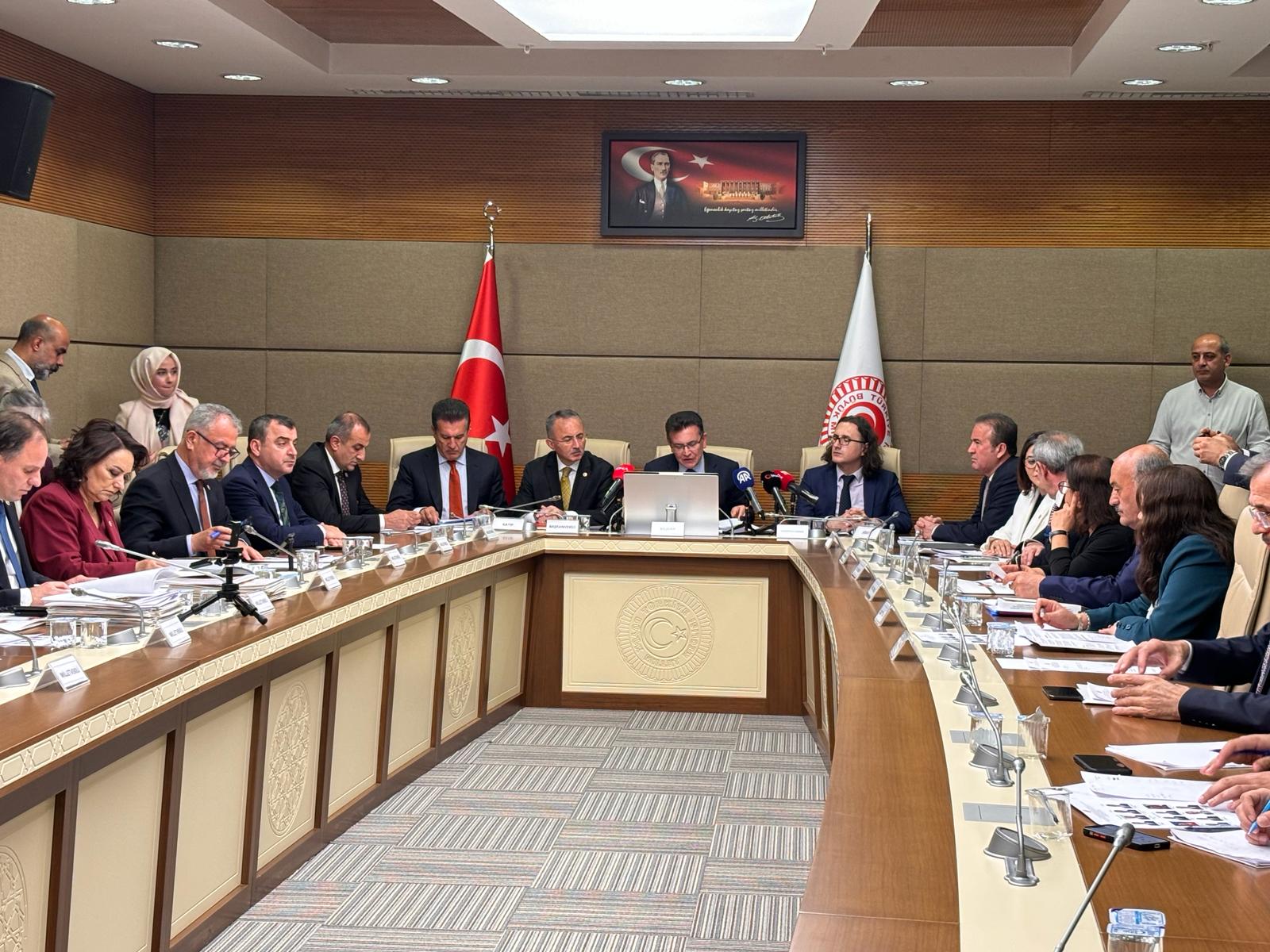 Erzincan İliç maden faciasını araştırma komisyonun da bir konuşma yapan