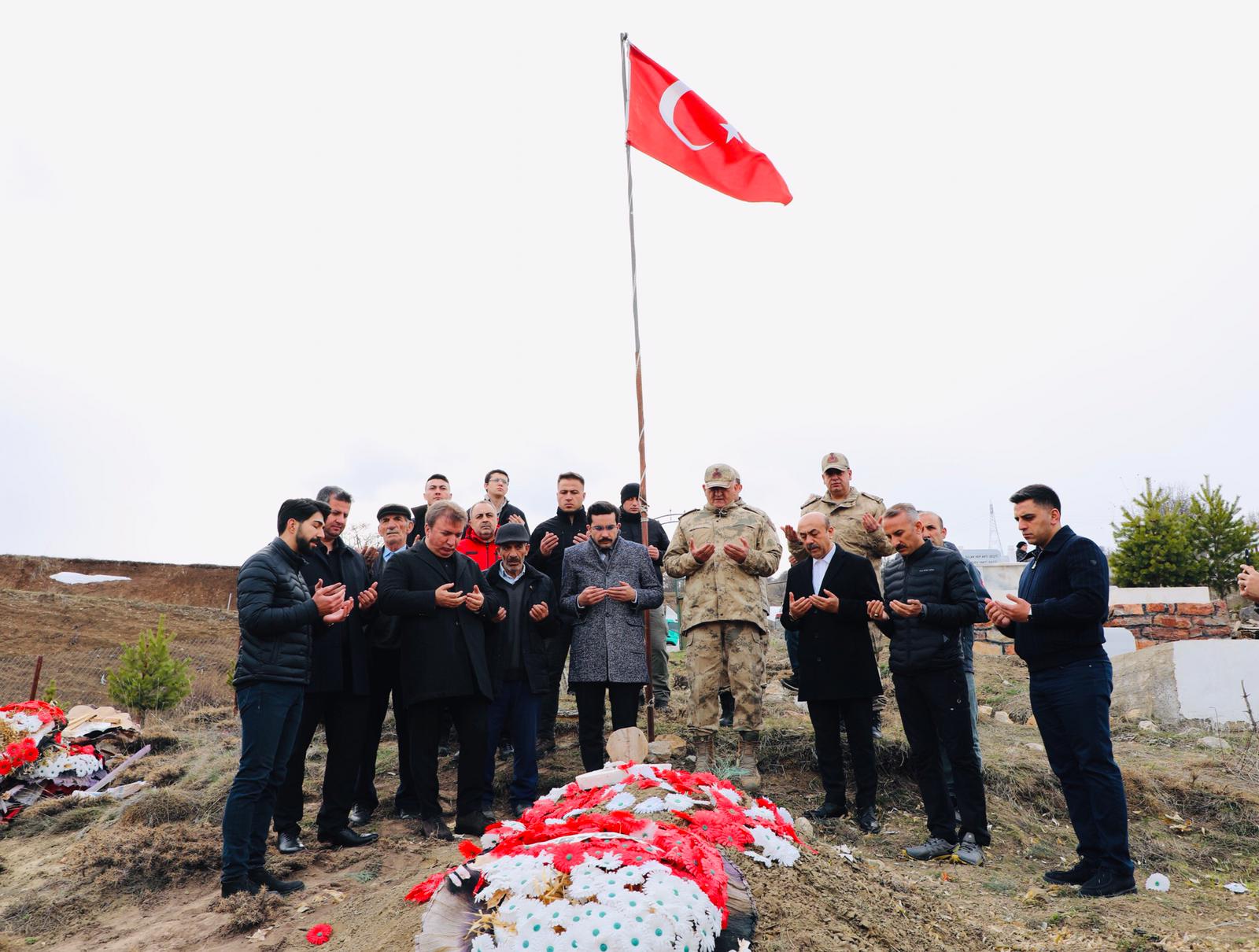 Vali Aydoğdu, Şehit Emrah Gündüz’ün ailesini ziyaret etti