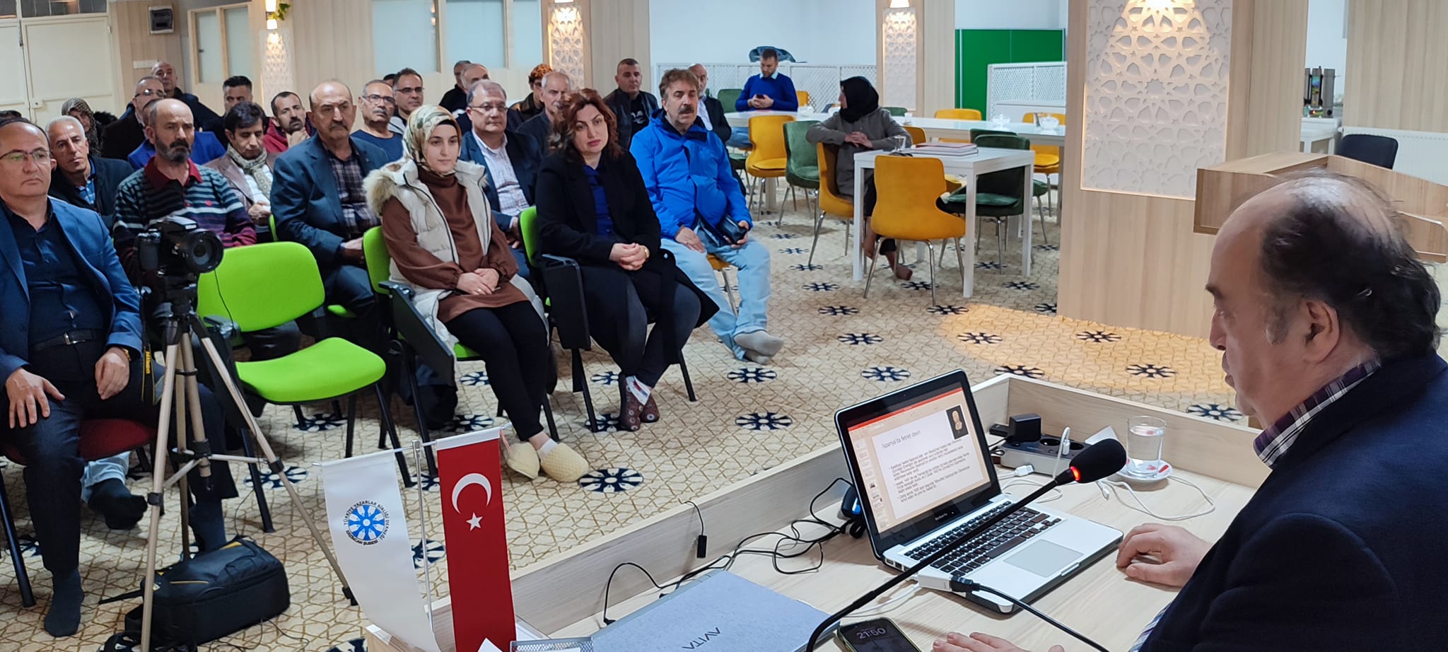 Türkiye Yazarlar Birliği Erzincan Şubesinin konuğu olan Genel Cerrahi Uzmanı