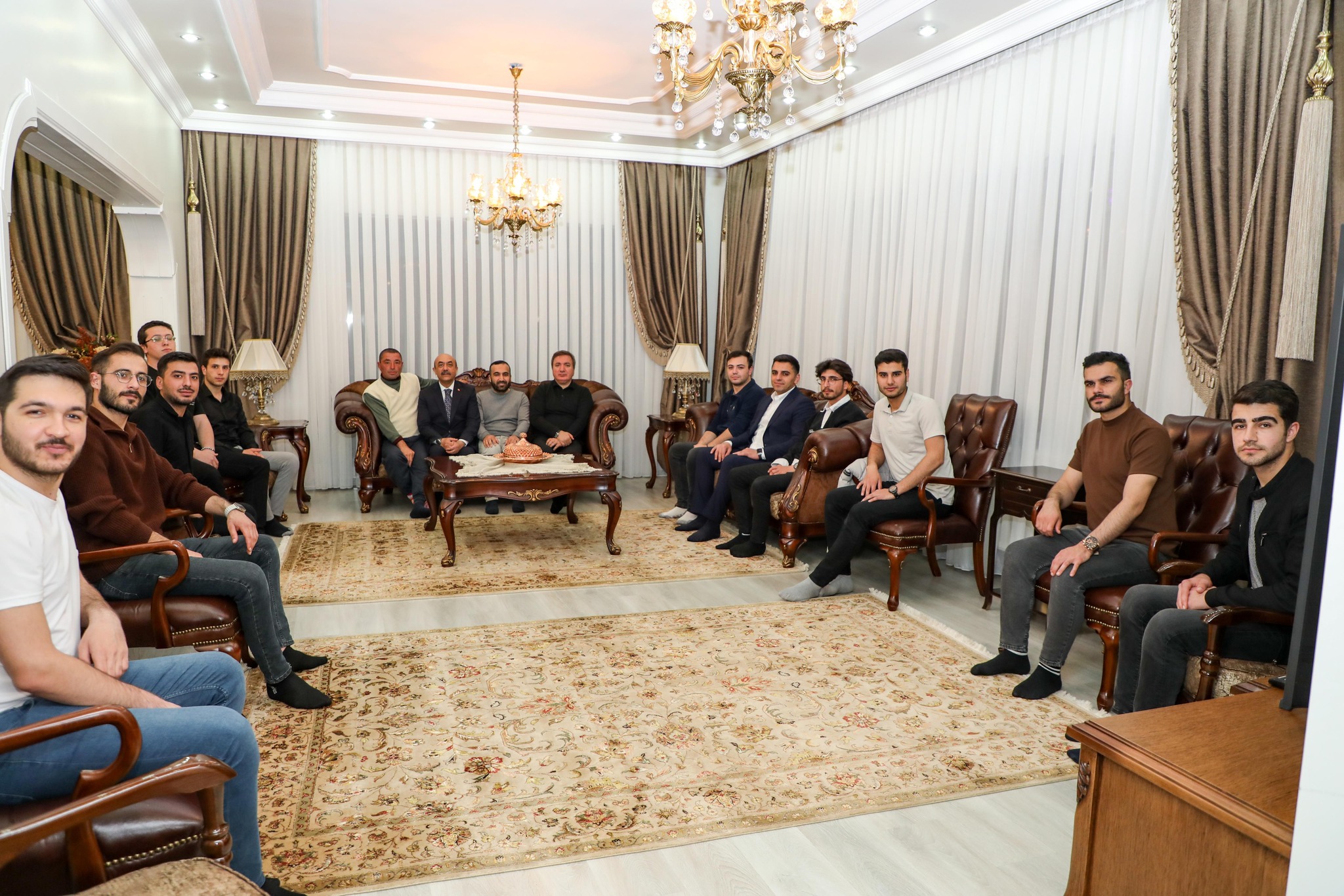 Erzincan Valiliği himayelerinde Ramazan ayı boyunca iftar yemeklerinde Erzincan’da öğrenim