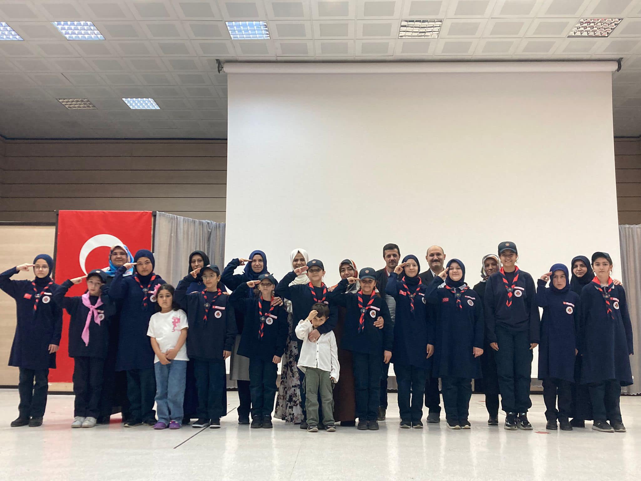 Erzincan Müftülüğü Diyanet izcileri için yemin ve fular değişim programı düzenlendi