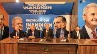 AK Parti Erzincan il teşkilatı tarafından düzenlenen bayramlaşma programında konuşan
