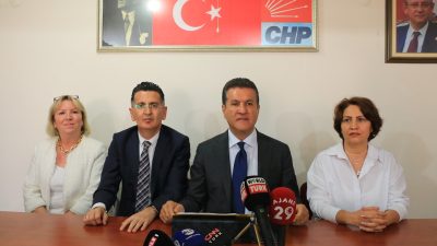 Cumhuriyet Halk Partisi Erzincan Milletvekili Mustafa Sarıgül parti binasında basın