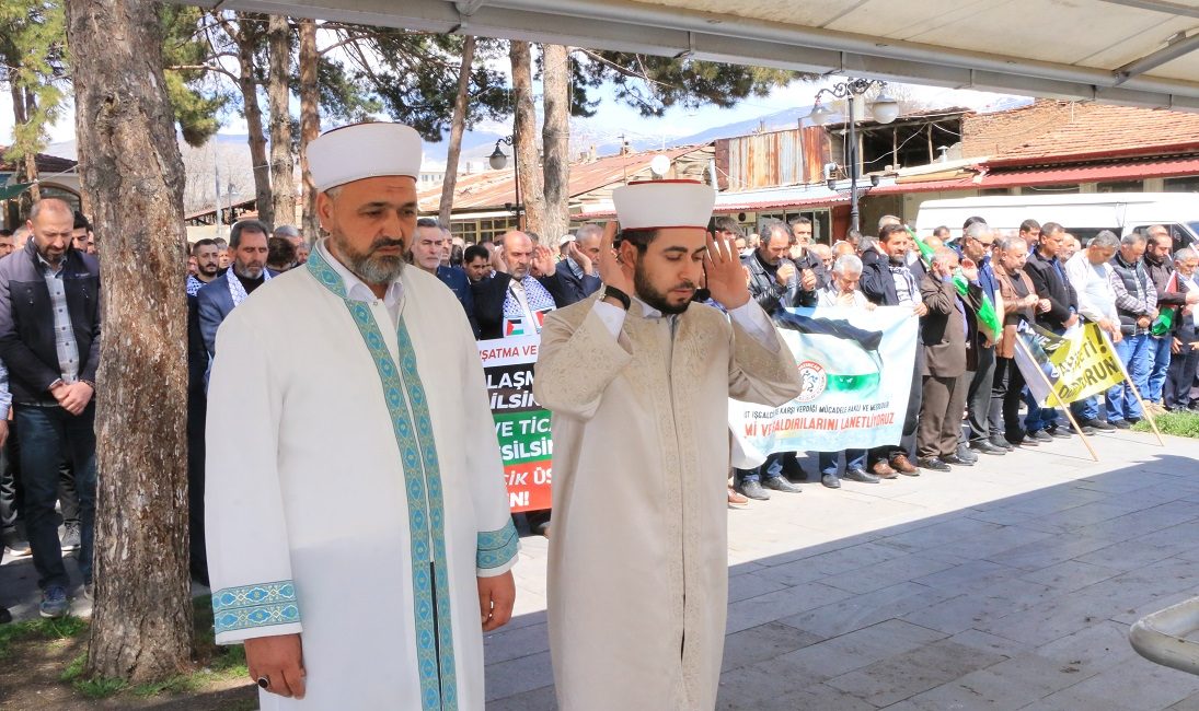 Erzincan’da Cuma Namazı sonrasında