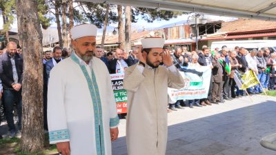 Erzincan’da Cuma Namazı sonrasında bir araya gelen sivil toplum kuruluşları