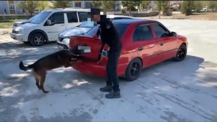 Uyuşturucu ile mücadele kapsamında çalışmalarını sürdüren Erzincan polisi 41 plakalı