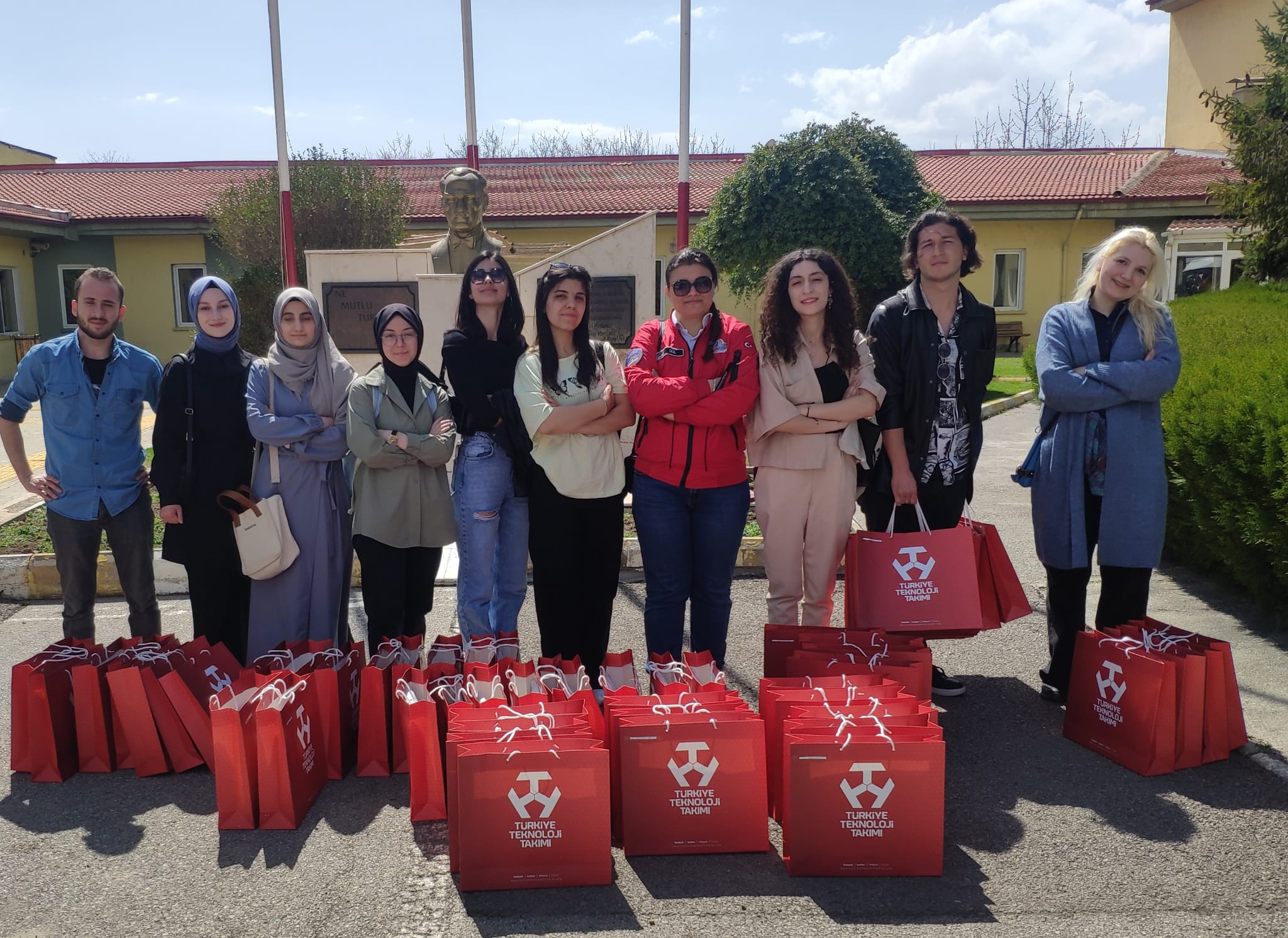 Türkiye Teknoloji Vakfından Huzur evine ziyaret