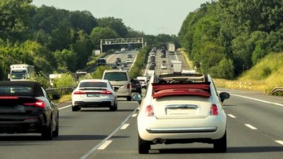 Ramazan Bayramı'nı şehir dışında geçirenlerin evlerine dönmeye başlamasıyla birlikte yollarda