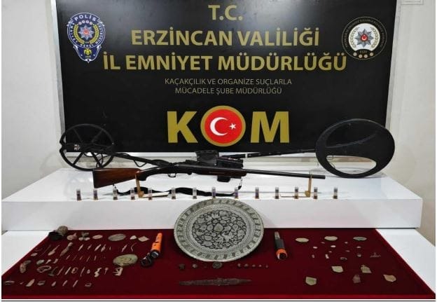 Erzincan polisi yürüttüğü asayiş çalışmaları kapsamında Otlukbeli ilçesinde 1 define